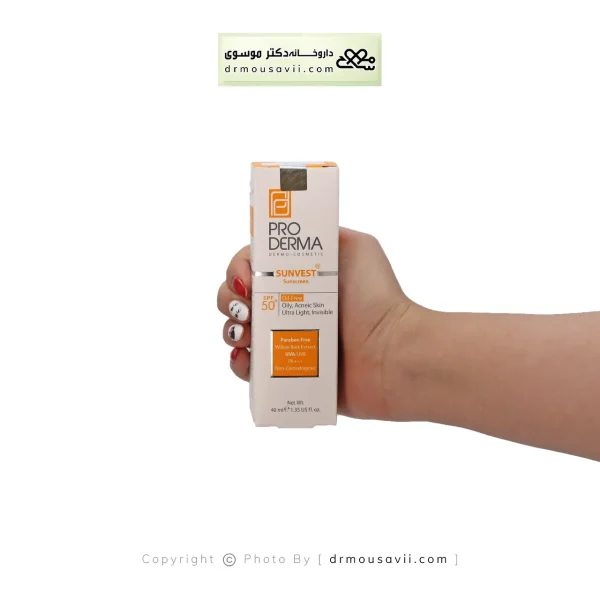 ضد آفتاب فاقد چربی بدون رنگ SPF50 پرودرما