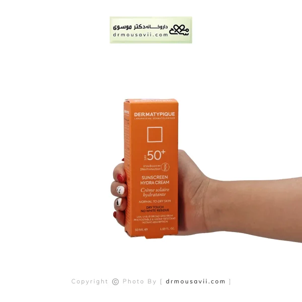 فلوئید ضد آفتاب بی رنگ درماتیپیک مناسب پوست خشک SPF50
